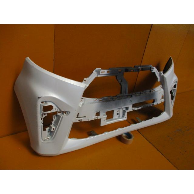 タントカスタム LA600S フロントバンパー パールホワイト