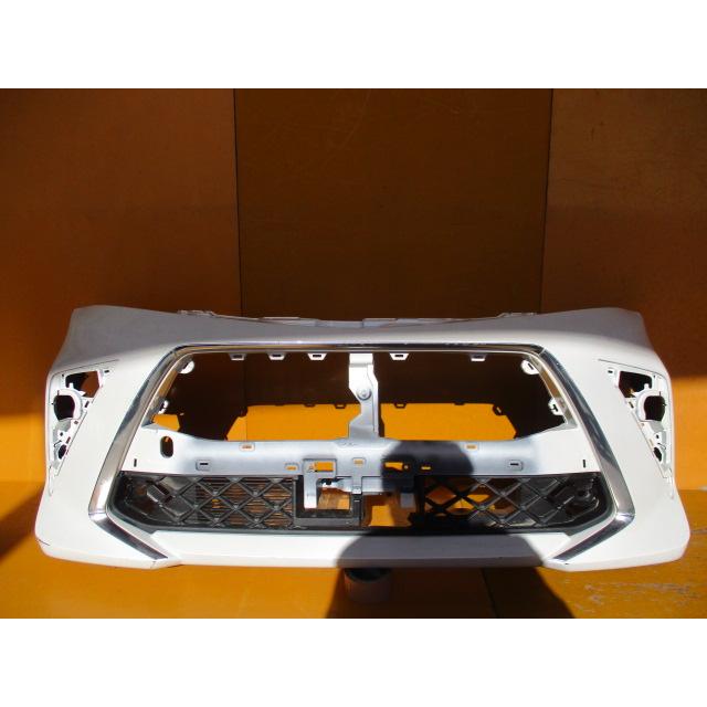ルーミー　M900A/M910A 純正フロントバンパー　パールホワイト ルーミー(M900A/M910A)後期用 純正フロントバンパー パールホワイト