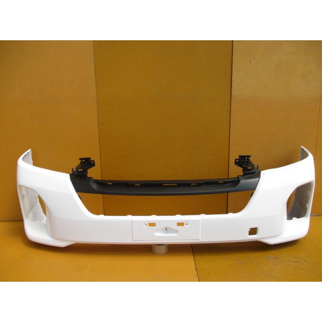 nv350キャラバン   後期純正品 キャラバン（E26）NV350 後期 ワイドボディ用!純正フロントバンパー