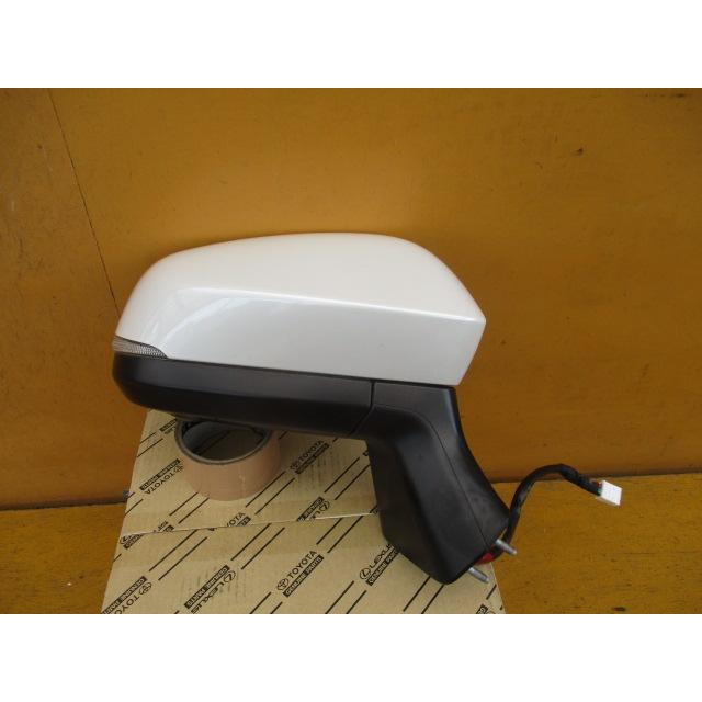 カローラクロス ZSG10 ZVG11 ZVG15用!純正ドアミラー 右側 パール 配線 