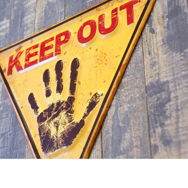 エンボス メタルサイン 看板 KEEP OUT （立ち入り禁止) ハンド