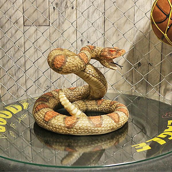 木彫りのガラガラヘビの置物 壁掛け ウエスタン ダイアモンド バック ガラガラヘビ □ オブジェ 蛇 像