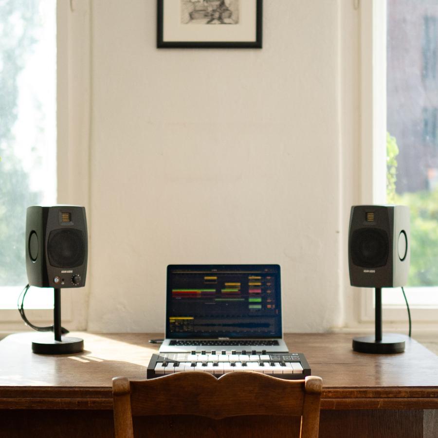 大人気!在庫あり即納 ADAM AUDIO D3V Black ペア Audioの高品質 大人気!在庫あり即納 ADAM AUDIO D3V Black ペア Audioの高品質