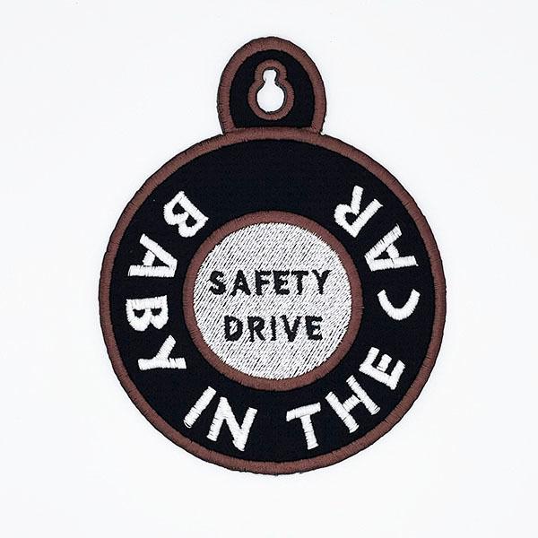 Baby In Car 3 吸盤 刺しゅうタイプ 車 ベビーインカー キッズインカー おしゃれあおり運転防止 新発売 赤ちゃんが乗ってます ステッカー 刺繍
