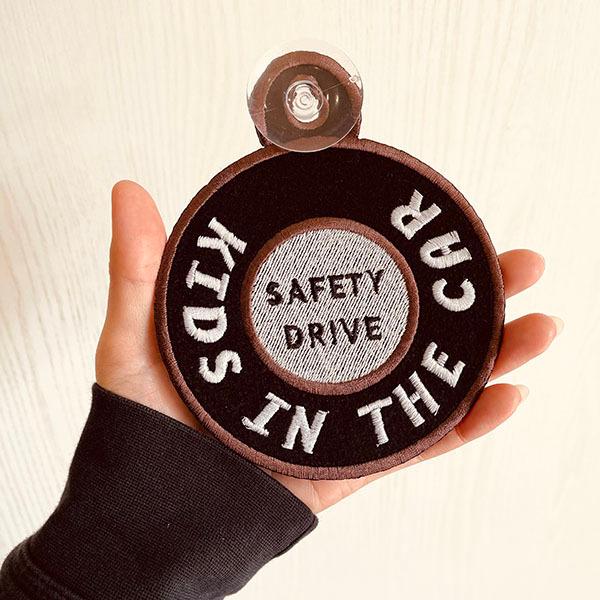 Kids 店舗良い In Car 3 吸盤 刺しゅうタイプ 車 ステッカー おしゃれあおり運転防止 刺繍 ベビーインカー 赤ちゃんが乗ってます キッズインカー