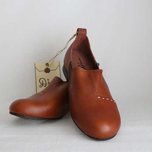 21人気特価 納期約3営業日 カラー豊富 プレゼント 女性 ブランド 高級 靴 Diu ディウ 靴 履物 手縫いモカステッチのはいったサイドゴアシューズ 116d2570 シューズ パンプス フォーマル 滑りにくい サンダル 立ち仕事 レディース かか シューズ