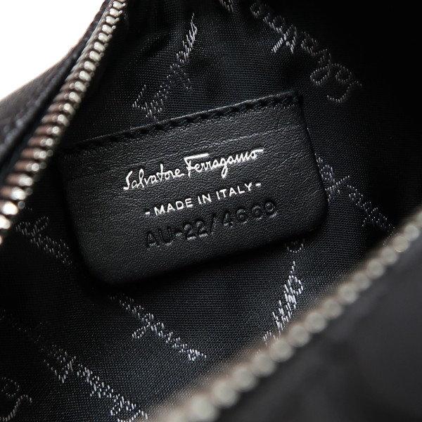 FERRAGAMO（フェラガモ） ポーチ コスメポーチ 小物入れ ガンチーニ