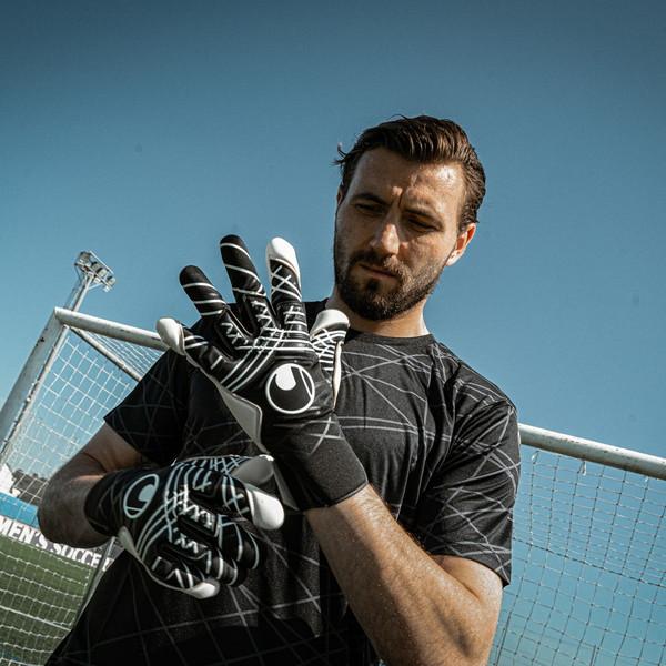 uhlsport ウールシュポルト ナイトエディション アブソルートグリップ スキンカット サッカー キーパー手袋 101135602-24の画像