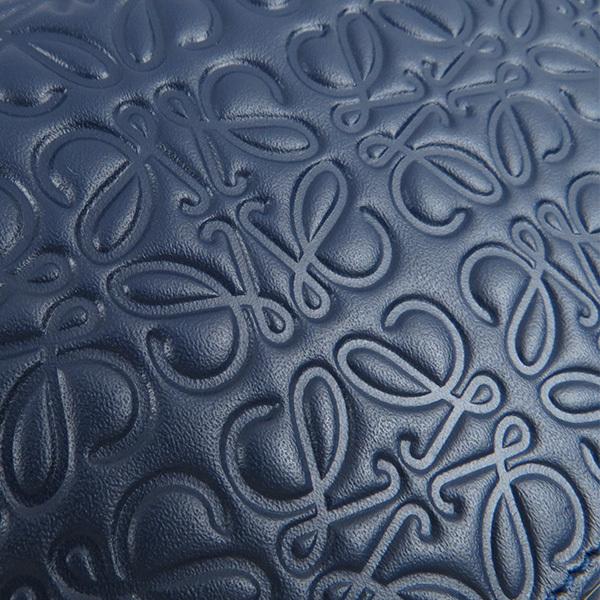 LOEWE 青 レザー 折り財布 ロゴ型押しデザイン ブルー（青）系 LOEWE(ロエベ) 財布・雑貨(メンズ) 2ページ目