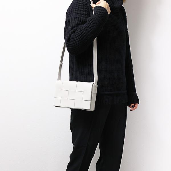 BOTTEGA VENETA（ボッテガ・ヴェネタ） CASSETTE ショルダーバッグ