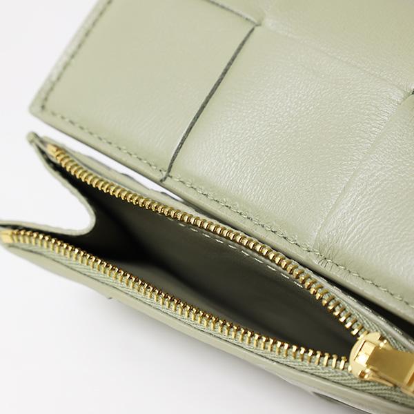 BOTTEGA VENETA（ボッテガ・ヴェネタ） CASSETTE TRI-FOLD WALLET 三