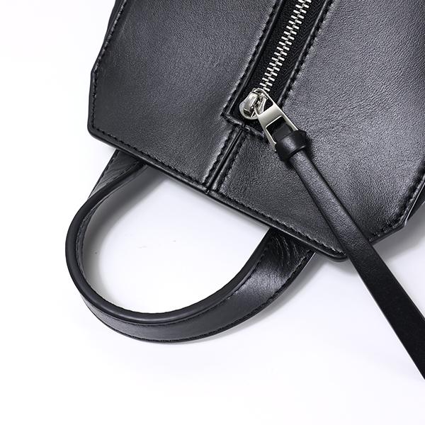 LOEWE ブラックレザー リュック LOEWE(ロエベ) バックパック・リュック(メンズ) - 海外通販のBUYMA