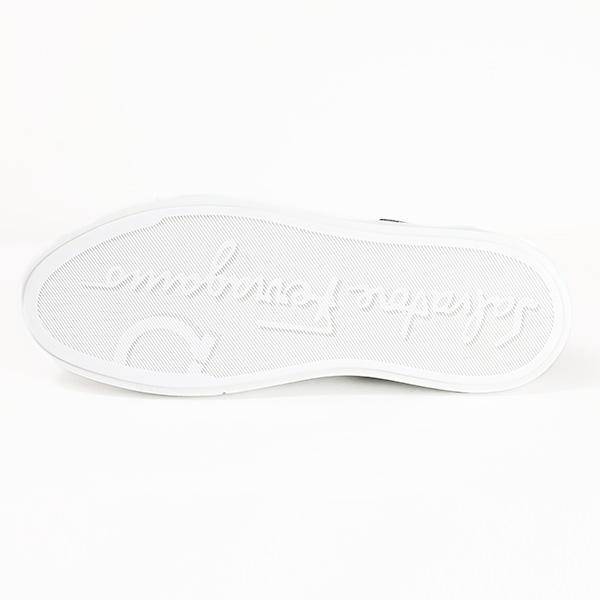 フェラガモ　スニーカー　７.５　ガンチーニ　エンボス ロゴ　ホワイト フェラガモ スニーカー 7.5 ガンチーニ エンボス ロゴ ホワイト