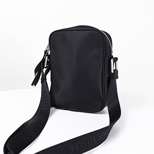 MAISON KITSUNE（メゾン キツネ） The Traveller Crossbody Bag