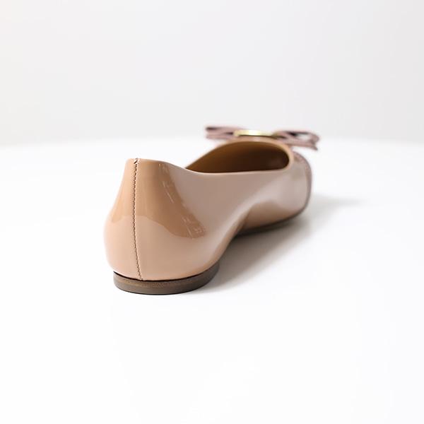 サルバトーレ・フェラガモ ヴァラ フラットシューズ キャメル　24 FERRAGAMO（フェラガモ） Salvatore Ferragamo サルヴァトーレ