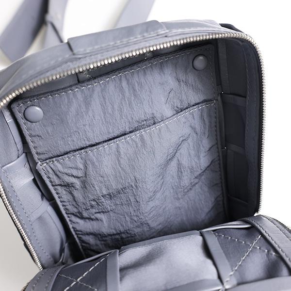 ボッテガヴェネタ　ショルダーバッグ　クロスボディバッグ　グレー BOTTEGA VENETA ボッテガヴェネタ ショルダーバッグ/クロス