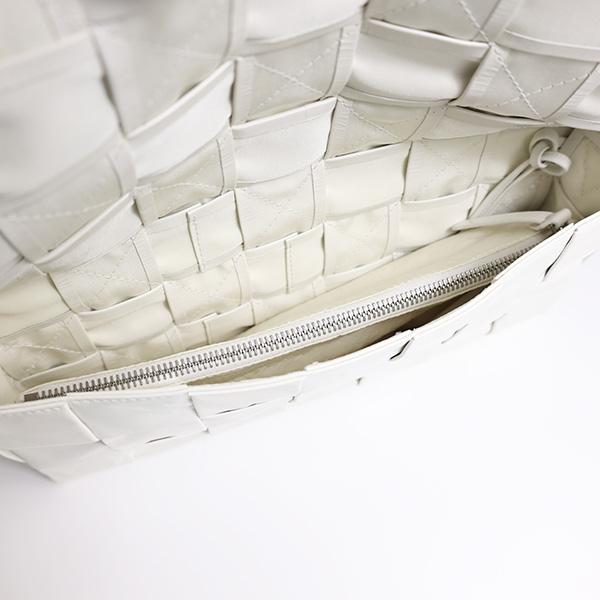 BOTTEGA VENETA ボッテガヴェネタ CASSETTE Crossbody Bag カセット クロスボディバッグ ショルダーバッグ 鞄 イントレチャート レザー 629068 VCQ71の画像