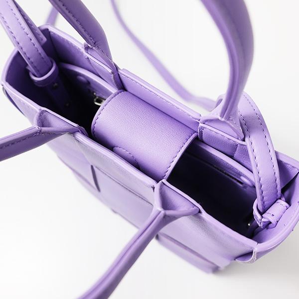 BOTTEGA VENETA（ボッテガ・ヴェネタ） CASSETTE Mini Shoulder Bag