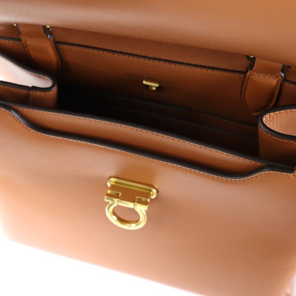 FERRAGAMO Salvatore Ferragamo サルヴァトーレフェラガモ