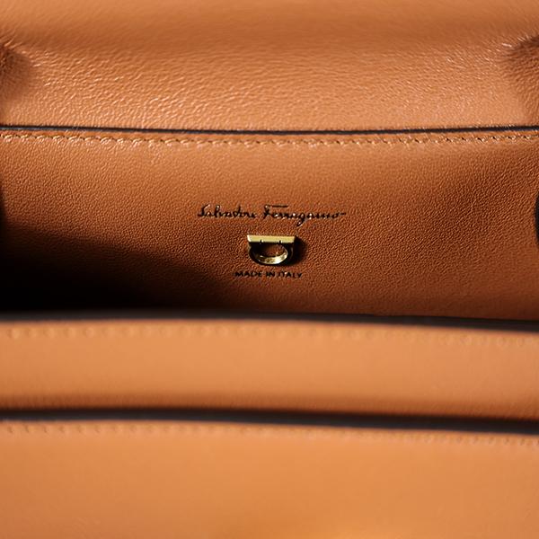 FERRAGAMO Salvatore Ferragamo サルヴァトーレフェラガモ