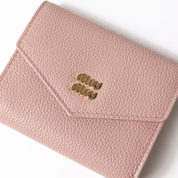 ミュウミュウ　三つ折り財布　ロゴプレート　ミニ財布　レザー　コンパクトウォレット ミュウミュウ】Compact Wallet ロゴベルト 三つ折り財布 5ML058