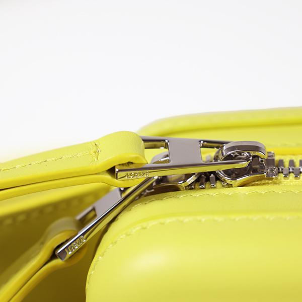 LOEWE ボディバッグ　スモール LOEWE（ロエベ） ボディバッグ Molded Sling Bag モールデッド