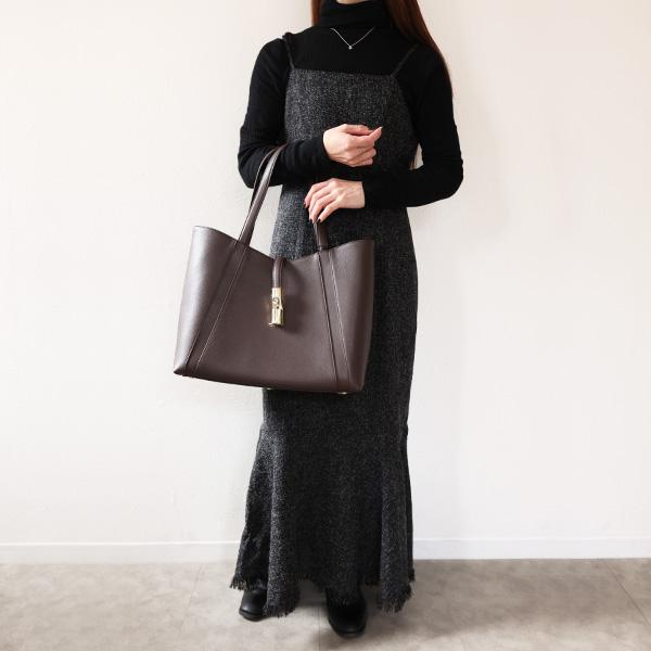 美品 FURLA フルラ コメタ トートバッグ ハンドバッグ ショルダーバッグ 2WAY キルティング ナッパレザー 本革 ブラック 黒 自立型 チャーム付き レディース ビジネス フォーマル カジュアル ギフト プレゼント 鞄 手提げ フルラ トートバッグ ハンドバッグ リンダ ブラック レディース FURLA