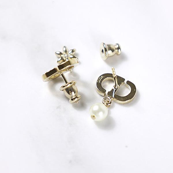Dior ディオール ピアス Petit CD Daisy Earrings プチ CD デイジー E4411WOMCY レディース クリスタル装飾 両耳用 アクセサリーの画像