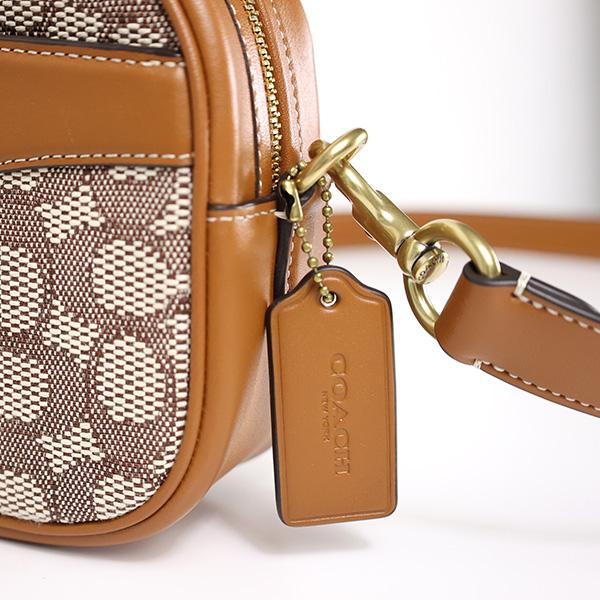 coach コーチ　カメラバッグ　スクエア　ショルダー　ブラウン　金ロゴ　四角 COACH（コーチ） 【LaGアウトレット】COACH ショルダーバッグ CAMERA