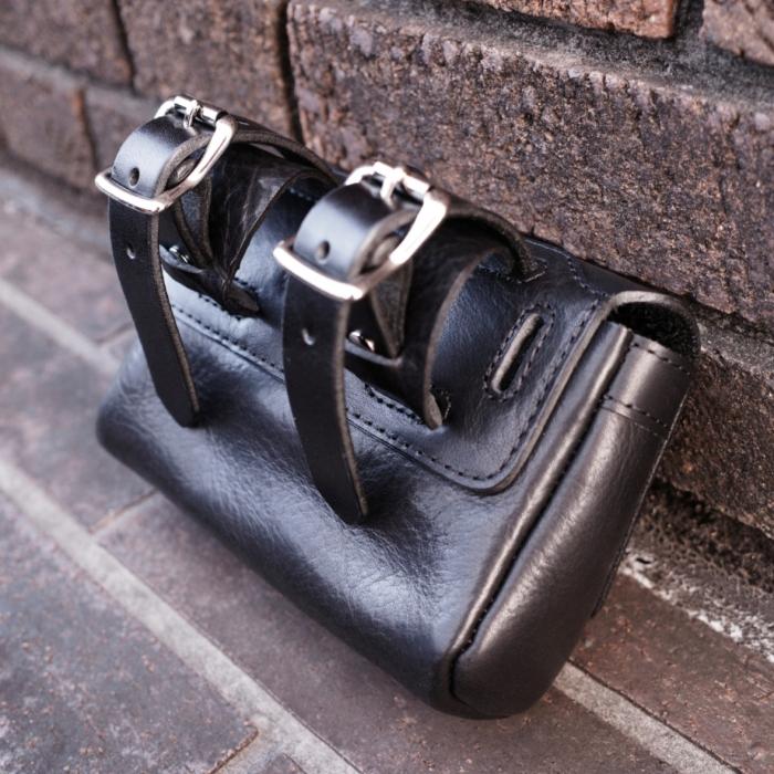 MOTIVE EQUIPPED レザーポーチ ブラック MOTIVE EQUIPPED モーティヴ イクイップド【MOTIVE MULTIPLE BAG】牛革