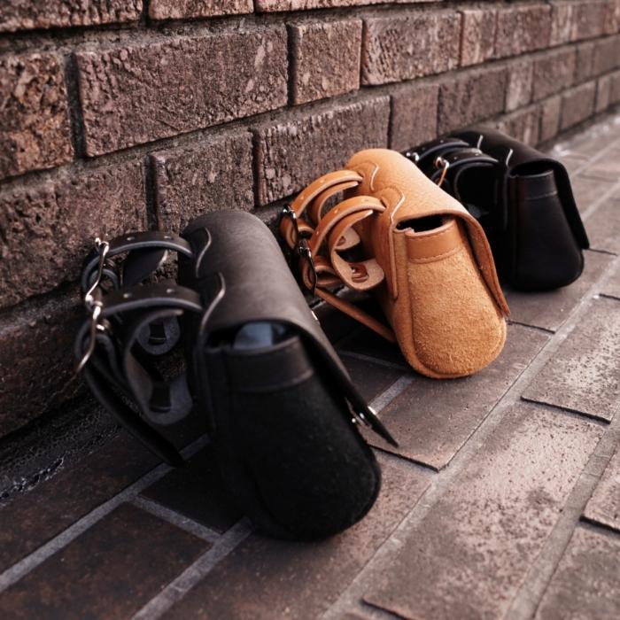 MOTIVE EQUIPPED レザーポーチ ブラック MOTIVE EQUIPPED モーティヴ イクイップド【MOTIVE MULTIPLE BAG】牛革