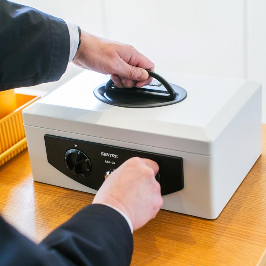 在庫限り」セントリー Sentry 手提げ金庫(B5紙収納可能)フラットキー2