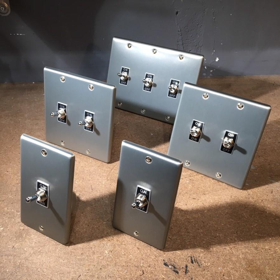 トグルスイッチプレート　フラット＆BLACK文字プレート　3個用　インダストリアル |  | 01