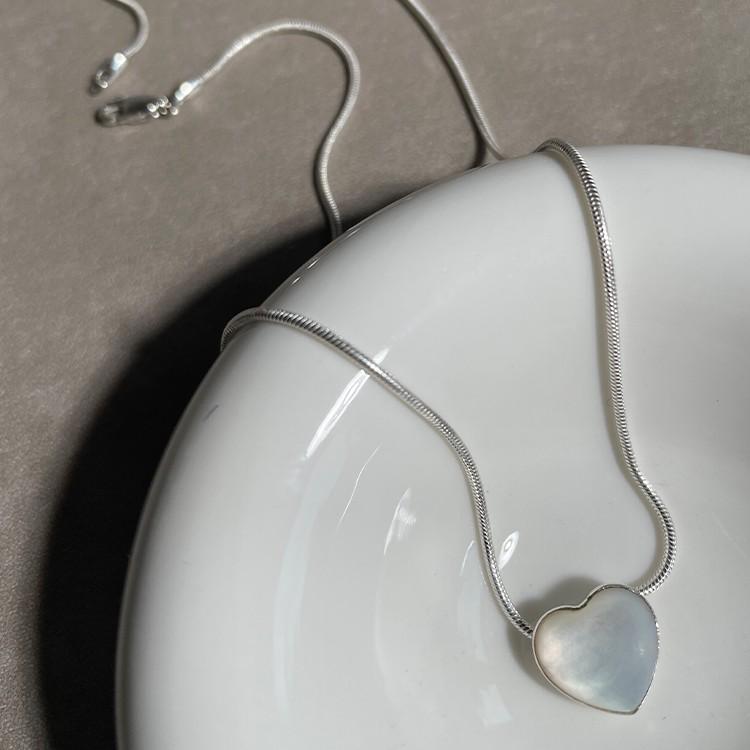 ANNIKA INEZ アニカイネズ MOTHER OF PEARL ハートネックレス