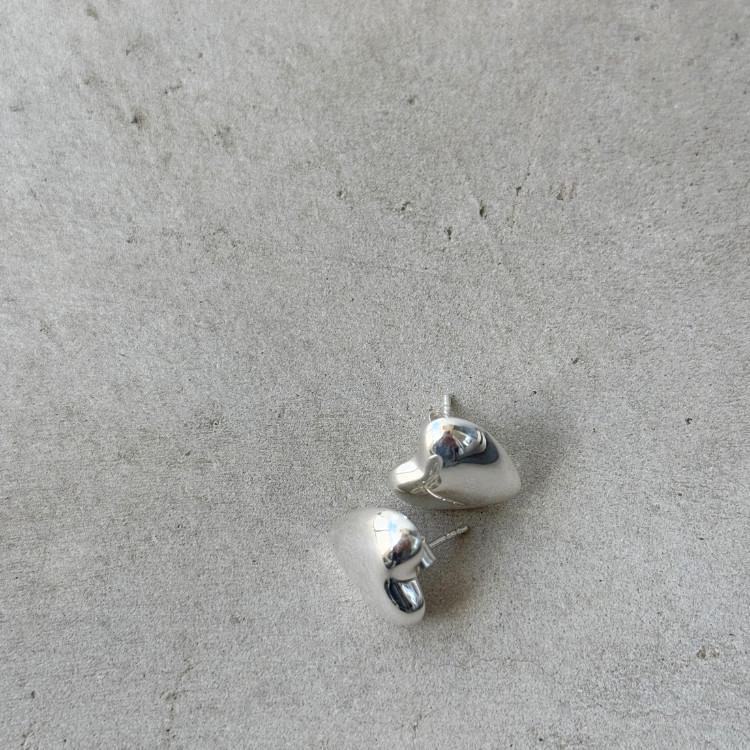 ANNIKA INEZ（アニカイネズ） 2025新作 SILVER MINI HEART STUDS ミニ