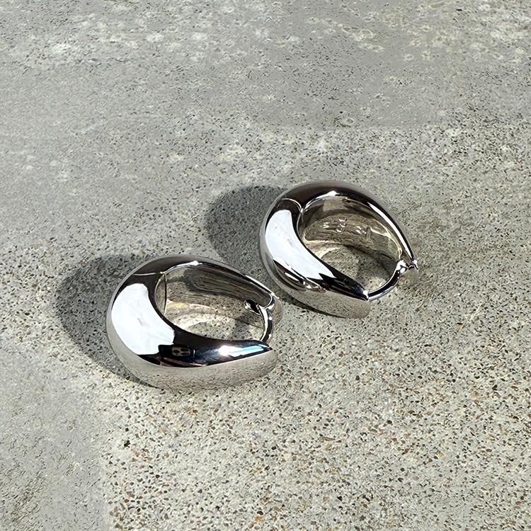 り TOMWOOD トムウッド アイスフープ S ピアス シルバー未使用級 TOM WOOD（トムウッド） Ice Hoops Small Silver フープ ピアス