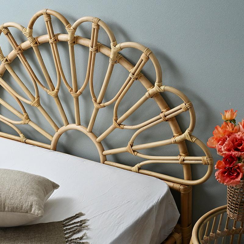 ラタン ヘッドボード付きベッドフレーム フラワーデザイン【セミダブル