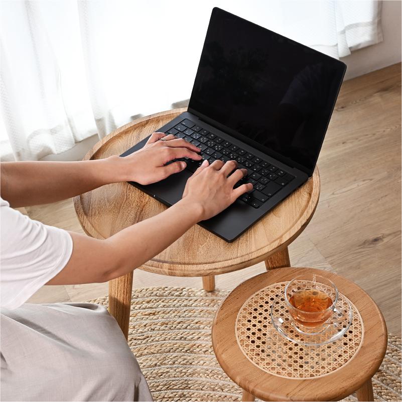 ハンドメイド 小型サイドテーブル （ダークチーク色） Handmade × Natural チーク無垢材 ラウンド サイドテーブル – KANADEMONO