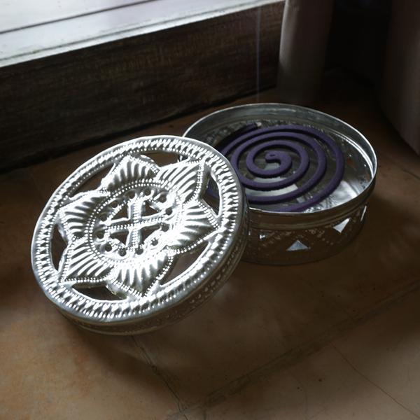 アジアン雑貨 蚊取り線香ホルダー 蚊取り線香置き 立て スタンド インセンスホルダー アイアン 縦 アジアンリゾート 蚊遣り 虫よけ おしゃれ バリ風インテリア ナチュラル エスニック オリエンタル Z140503C