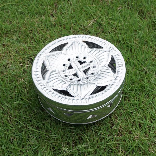 アウトレット アジアン雑貨 バリ 蚊取り線香ホルダー おしゃれ シルバー オリエンタル アルミケース 縦 虫除け アクビィ Z140507H 爆買 |  | 04