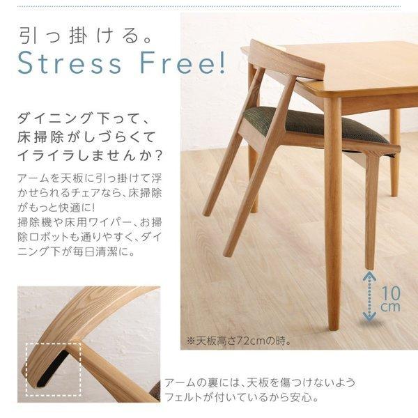 テーブルに引っ掛けて掃除が楽になるチェア |  | 01