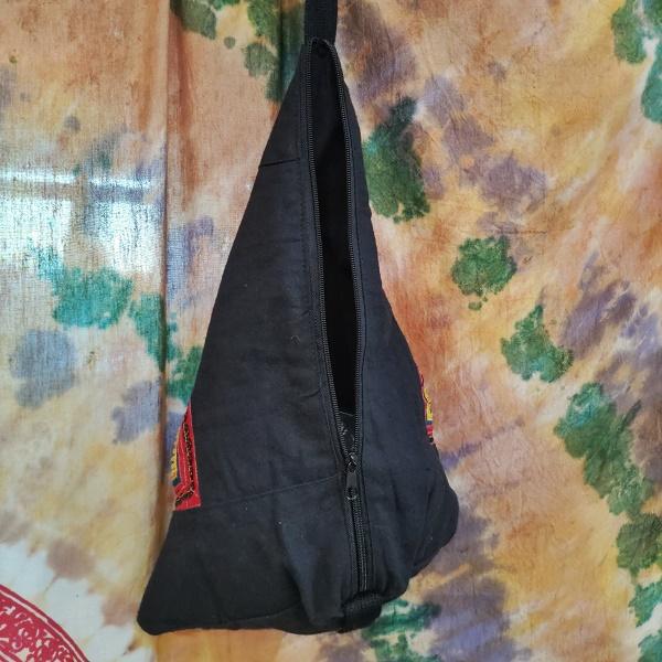 モン族刺繍 ショルダーバッグ トライアングル　刺繍 タイ 少数民族 伝統 ハンドメイド |  | 05