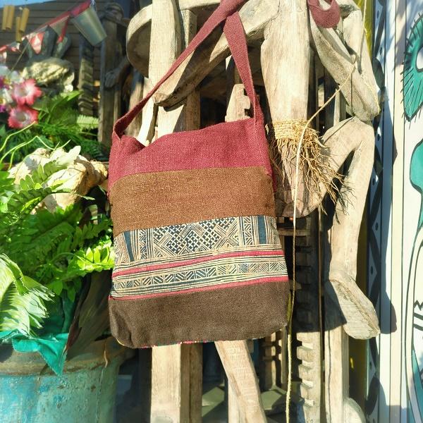 モン族刺繍 ショルダーバッグ パッチ　刺繍 タイ 少数民族 伝統 ハンドメイド |  | 02