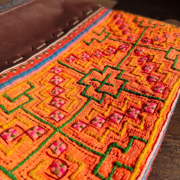 モン族刺繍 ポーチ 　レザー 刺繍 タイ 少数民族 伝統 ハンドメイド |  | 01