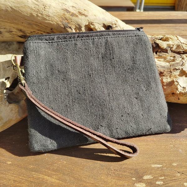 モン族刺繍 ポーチ 　レザー 刺繍 タイ 少数民族 伝統 ハンドメイド |  | 02