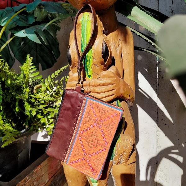 モン族刺繍 ポーチ 　レザー 刺繍 タイ 少数民族 伝統 ハンドメイド |  | 03