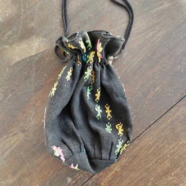 マンガライ刺繍 巾着ポシェット インドネシア フローレス島 伝統 ハンドメイド |  | 02