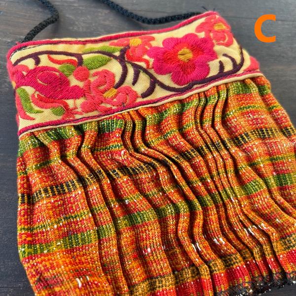 モン族刺繍 ショルダーミニポーチ モン族スカート　レザー 刺繍 タイ 少数民族 伝統 ハンドメイド |  | 05