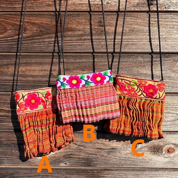 モン族刺繍 ショルダーミニポーチ モン族スカート　レザー 刺繍 タイ 少数民族 伝統 ハンドメイド |  | 02