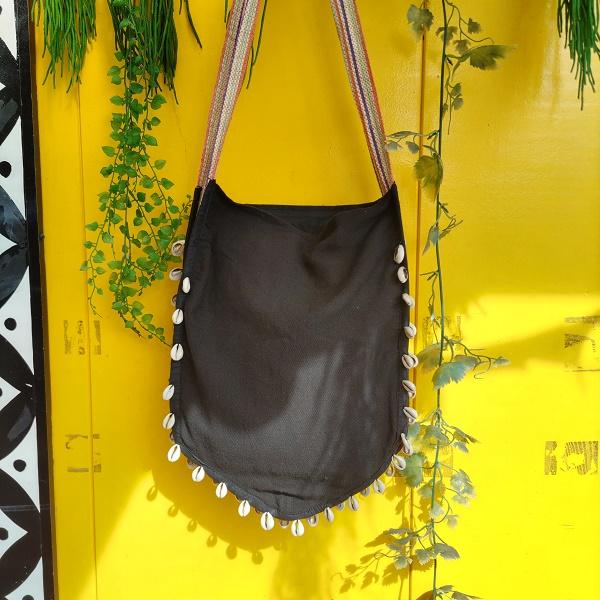 カッチ刺繍 ショルダーバッグ ミラーワーク インド グジャラート ラバリ族 伝統 ハンドメイド |  | 01